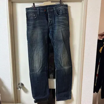 EMPORIO ARMANI 다크 블루 스트레이트 데님