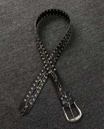 스터드 장식 블랙 가죽 벨트