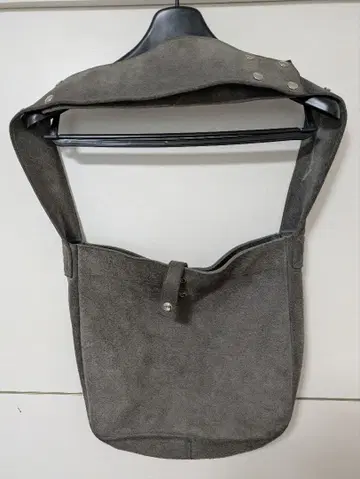 MILKBOY 스웨이드 그레이 숄더백 밀크보이