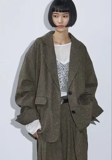 THEYOn 턱 슬리브 트위드 테일러드 자켓 브라운