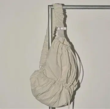 TODAYFUL 나일론 개더 백 에크루