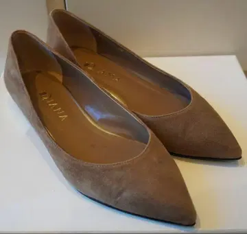 다이애나 스웨이드 플랫 펌프스