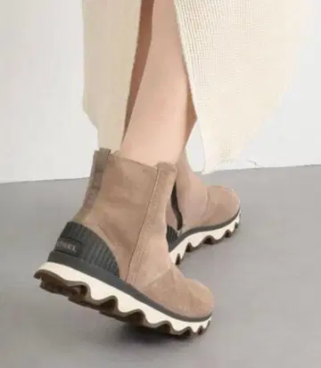 SOREL KINETIC SHORT 베이지 부츠
