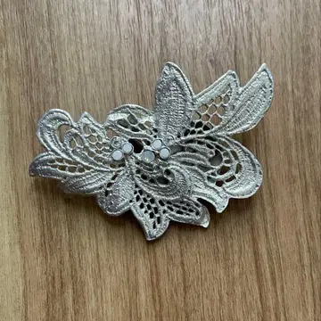 cuccia 금속 코사지 브로치 은색 플라워 모티브 코사지