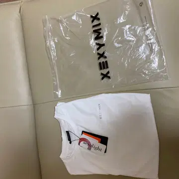 XEYXMI 화이트 반팔 T셔츠