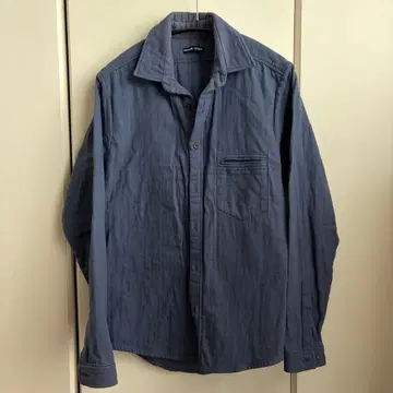다크 블루 버튼 셔츠