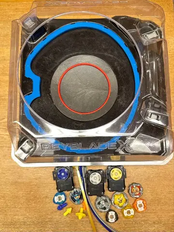 Beyblade X 스타디움과 베이블레이드 세트