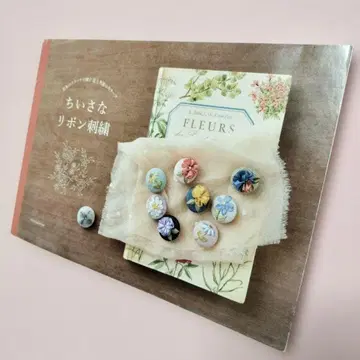 작은 리본 자수 기본 스티치로 수놓는 꽃과 계절 모티브