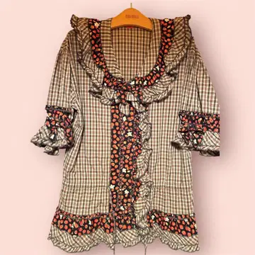 핑크하우스의 딸기와 체크 오버 블라우스