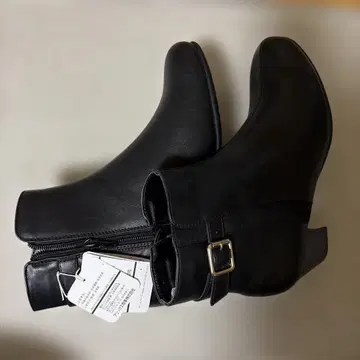 블랙 지퍼 부츠