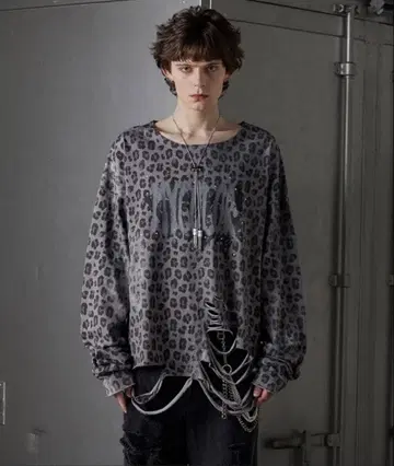 [ GRANCY ] 올 패턴 큐빅 그래픽 롱T S 사이즈