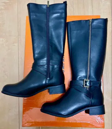 블랙 지퍼 달린 롱 부츠