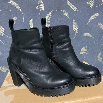 닥터마틴 가죽 블랙 통굽 숏부츠 UK3