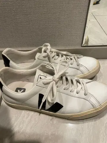 VEJA 화이트 블랙 스니커즈 42 27cm