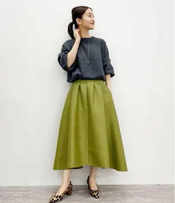 [ 완판템 ] IENA 더블 새틴 턱 플레어 스커트 사이즈 38 그린