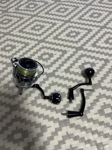 스피닝 릴 실버 블랙