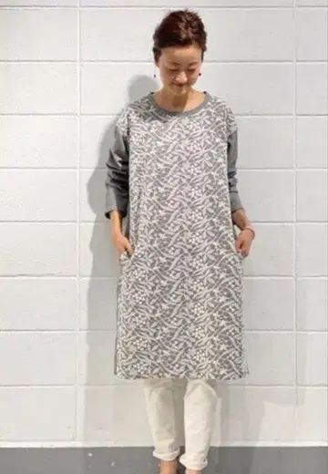 한 번 시착 새상품급 비어즐리 프론트 자수 원피스