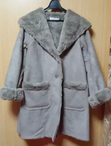 RAY CASSIN 그레이 무스탕 코트