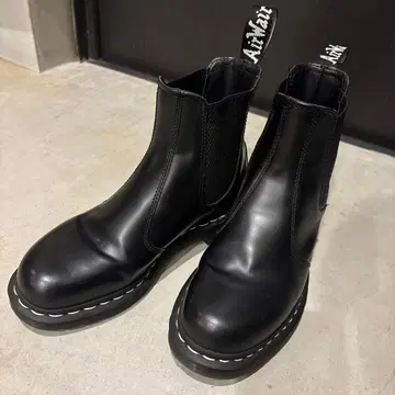 Dr. Martens 블랙 가죽 첼시 부츠