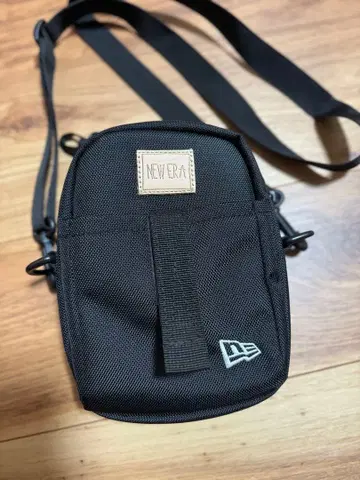 NEW ERA 숄더백 타카하시 아이 콜라보