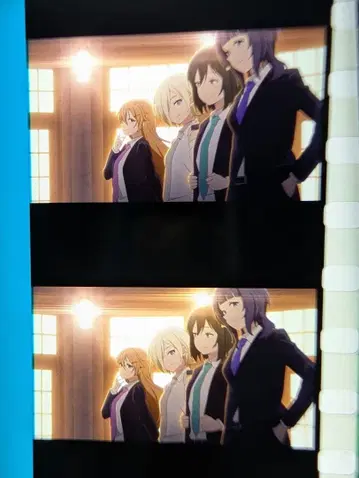 영화 필름 조각 카린 시오리코 미아 카나타