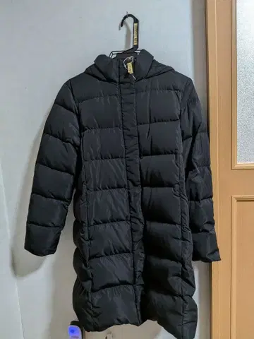 블랙 후드 부착 롱 다운 자켓