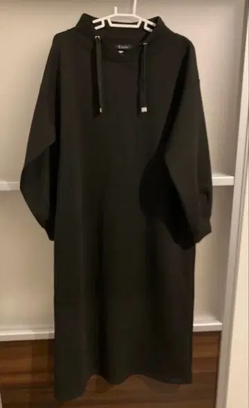 후드 없는 블랙 롱 원피스