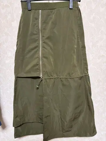 antiqua 카키 나일론 스커트 드로스트