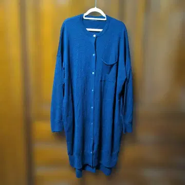 미즈이로 인드 네이비 버튼 롱 니트