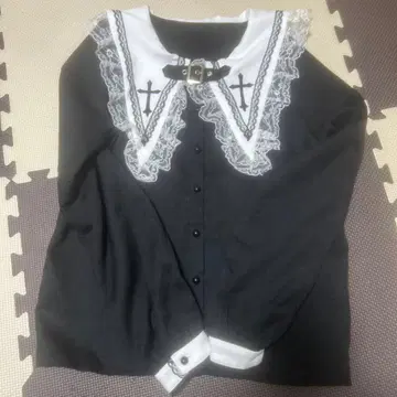 벨트 포함 크로스 자수 블라우스 MARS