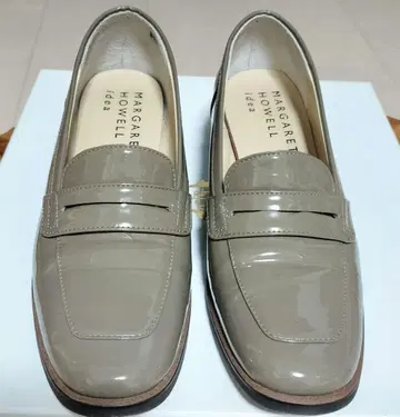 MARGARET HOWELL 그레이 에나멜 로퍼