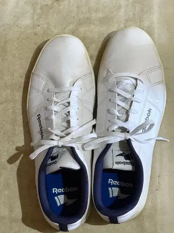 Reebok 화이트 스니커즈