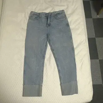 DENIM STANDARDS 라이트 블루 스트레이트 데님