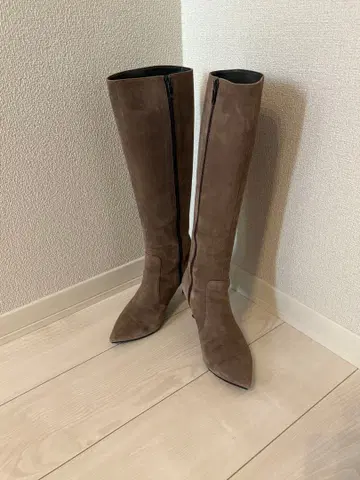 DAIANA 라이트 브라운 스웨이드 롱 부츠 핑힐