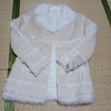 ELLE 아이보리 무스탕 코트 프릴 포함