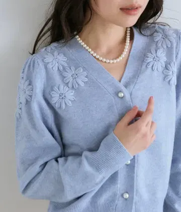 La boutique BonBon 라 부티크 봉봉 자수 가디건