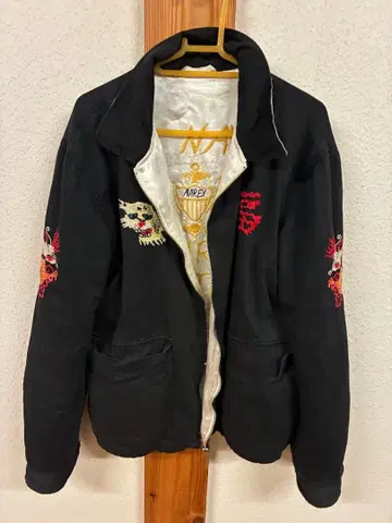 AVIREX 자수 블랙 자켓