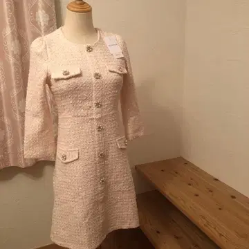 새상품 tocco 펄 비쥬 장식 단추 스팽글 트위드 미니 원피스