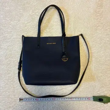 MICHAEL KORS 네이비 토트백