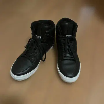 SUPRA 블랙 하이컷 스니커즈