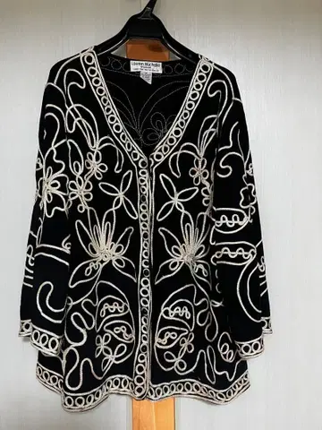 테이프 자수 가디건 티셔츠 원단