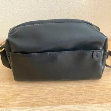 레가토 라르고 블랙 숄더백 합성 피혁