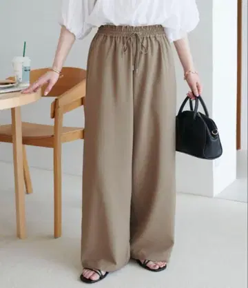 새상품 디스코트 -3kg 보여! 드레이프감 이지 팬츠 베이지