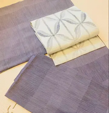 고급스러운 등나무색 이중 기모노