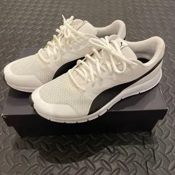 미사용 새상품 PUMA 스니커즈 27cm 푸마 트레이닝 슈즈