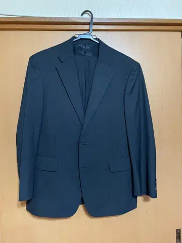 다크 그레이 스트라이프 정장 자켓