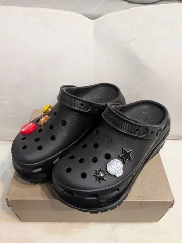 Crocs 블랙 통굽 샌들 27cm 참 포함