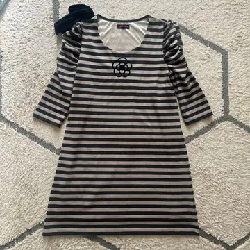 CLATHAS 클레이사스 까멜리아 자수 A라인 원피스 파워숄더