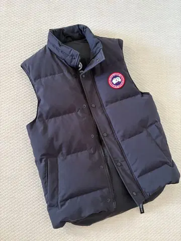 [새상품급] Canada Goose 다운 베스트 S