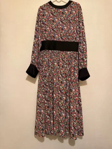 로이스크레용 꽃무늬 원피스